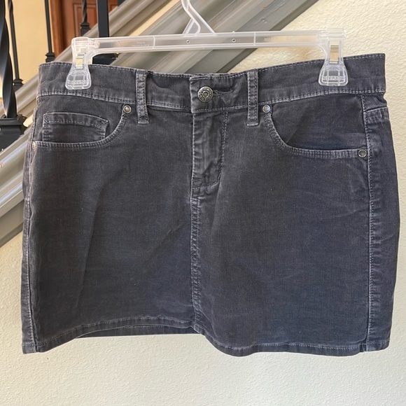 ⭐️Old Navy Gray Corduroy Skirt Size 2 - Picture 4 of 10